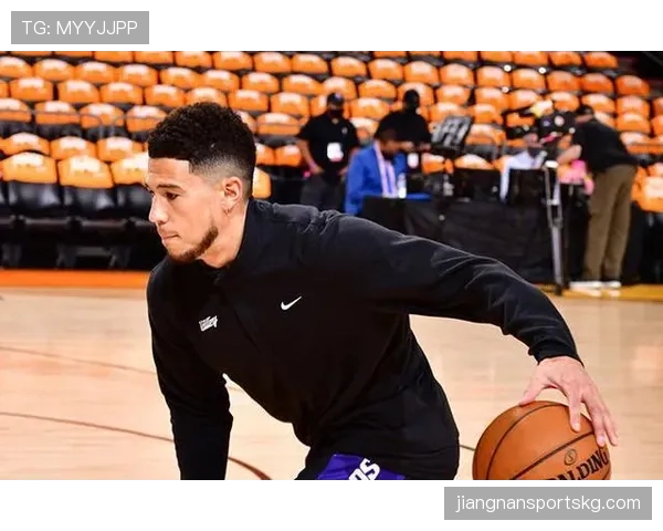 布克训练完顺手买了辆法拉利，油钱比我房租还贵