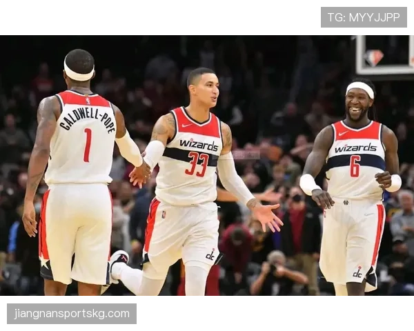 库兹马无球跑动效率提升，拉开空间能力改变球队进攻结构