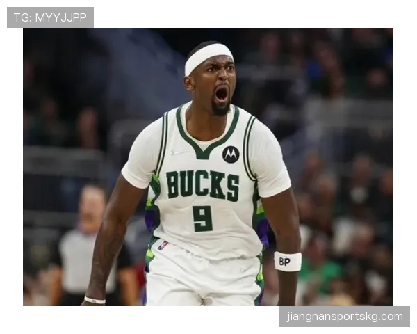 波蒂斯挡拆掩护为字母哥拉开空间成为稳定外线点