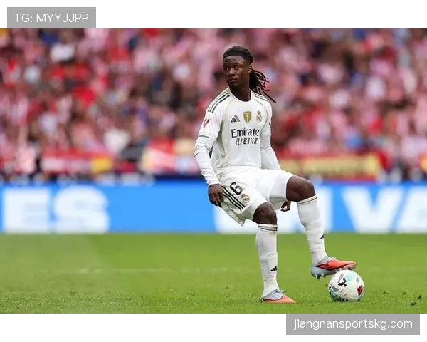 卡马文加与楚阿梅尼：后腰角色差异与谁更适配法国队体系