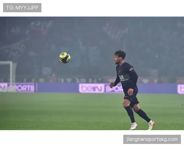 巴黎圣日耳曼节奏紊乱，中场断球问题显现，当前阶段稳定性面临考验