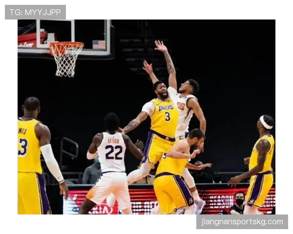 比上季更频繁挡拆换防对持球后卫 罗宾逊护筐提效